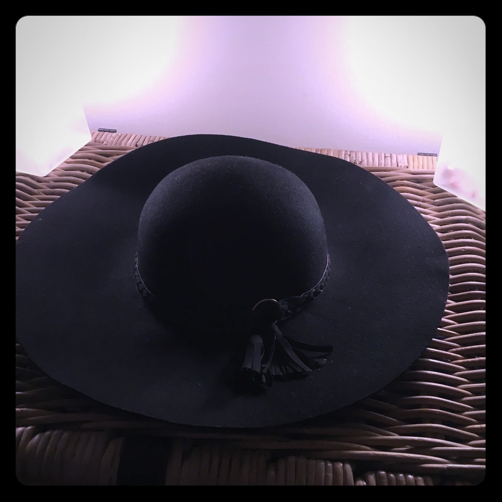 BEBE Black Floopy Hat
